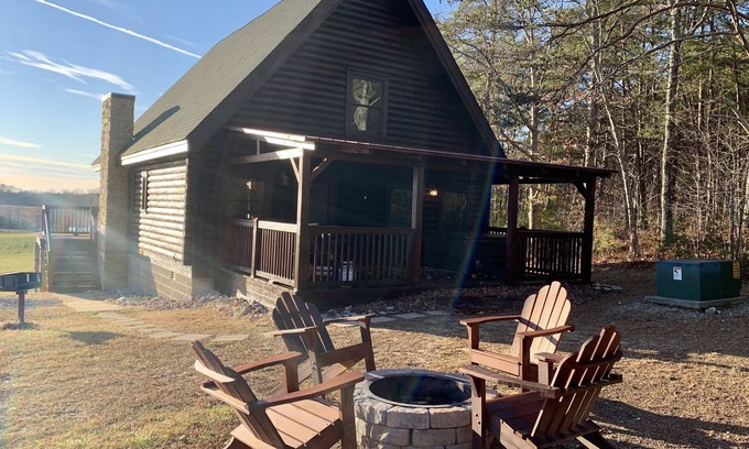 Spencer Cabin | Great rates for a 2B/2B cabin by Fall Creek Falls! Book your summer vacay now!n