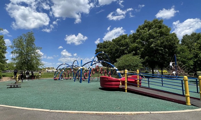 Somerset Hotel | Great Relaxing Overnight Stay! 4 Family-friendly units. Near Buffalo Ridge Park