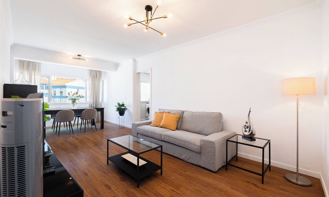 Parede Apartment | Great remodeled apartment - 5 min to the beach!