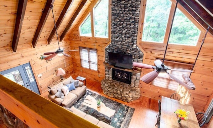 Cashes Valley Cabin | Great room/Kids playset/Pool/HotTub/Arcade/Slps 9