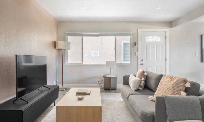 Santa Clara Apartment | Great Santa Clara 1BR w/Pool & W/D, nr Medical Center, by Blueground