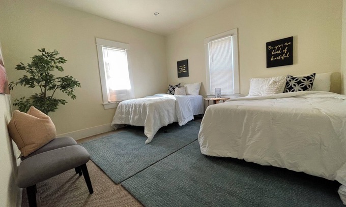 Wilshire House | Great Stay 2Bed/1Bath Charmer