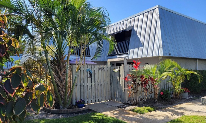 Stuart House | Great Stuart location near golf, beaches and the best of the Treasure Coast!