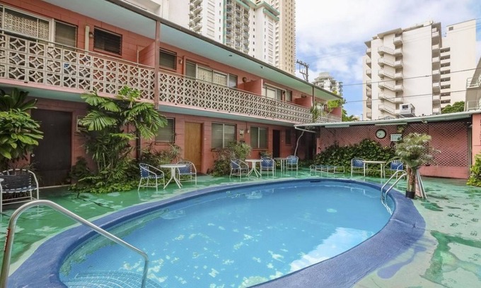Waikiki Apartment | Great Vacation Spot! Outdoor Pool, On-Site Mini-Market, Close to Shopping