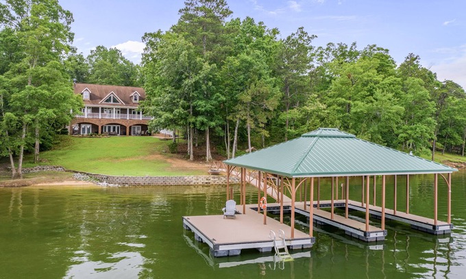 Stoney Point Landing House | Great Views: 5 BR, 4.5 BA in Double Springs, Sleeps 18