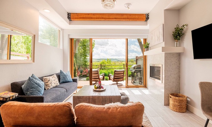 Kimball Junction House | Great Views, in the Heart of Kimball Junction, On Walk/Bike Path