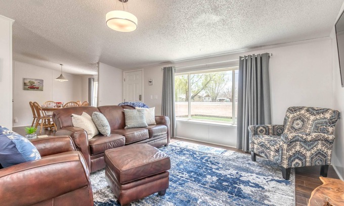 Fruita House | Green Acres: Chill, Grill & Unwind in Style!