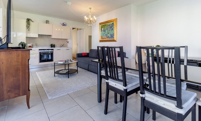 Caslano Apartment | Green Caslano Apartment