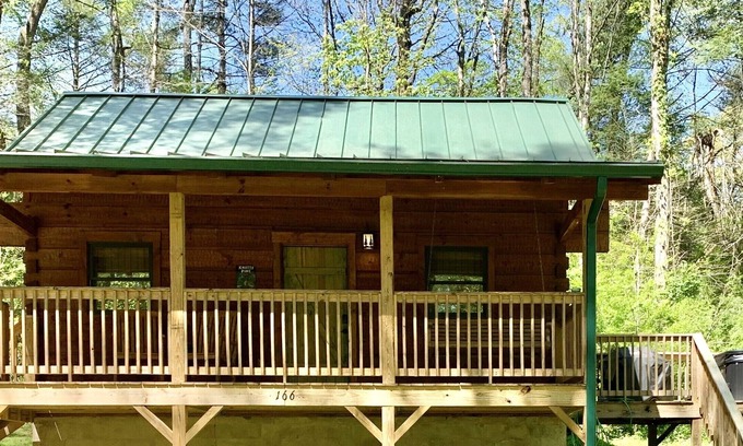 Townsend Cabin | Green Door Cabin - A Cozy Cabin Getaway in the heart of Townsend, TN