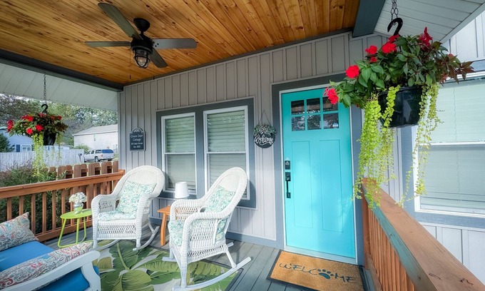 Oakley House | Green Door Cottage | Charming Mid-Term Near Downtown Asheville