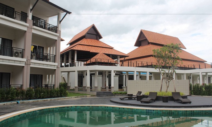Chang Phueak Hotel | Green Lake Resort