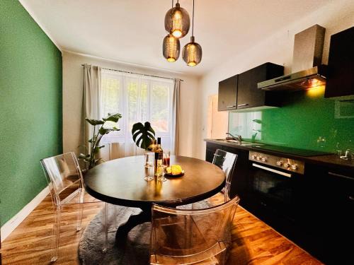 Schottwien Apartment | Green Room