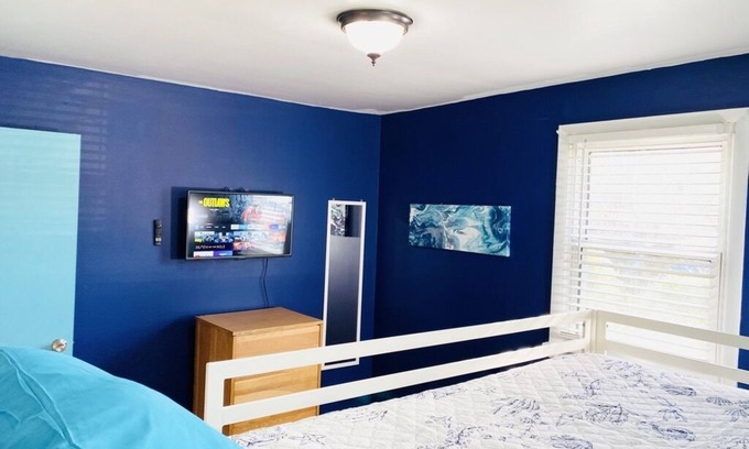 Norfolk - Virginia Beach House | GreenCharm - King Suite, 3BR, 4TVs- 30Day discount