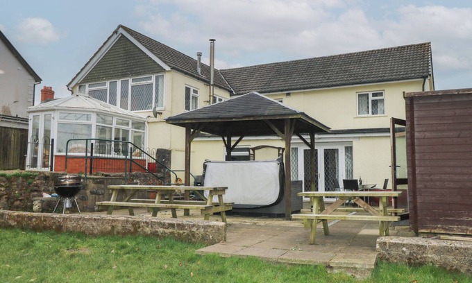Narberth Cottage | GREENHAVEN, pet friendly, character holiday cottage in Narberth