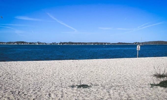Southold House | Greenport Walk to beach & vineyard from this brand new home