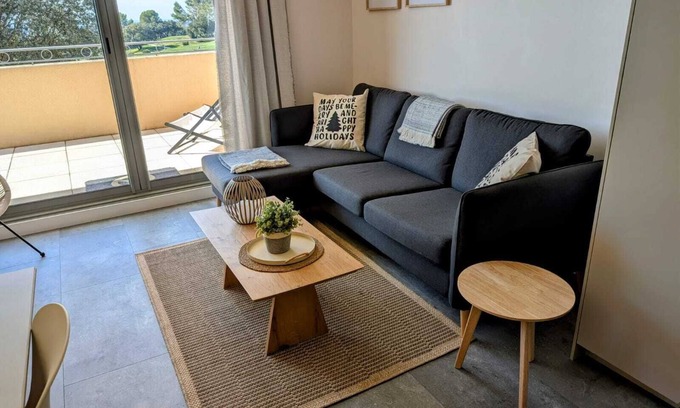 Saumane-de-Vaucluse Apartment | Greens view golf saumane