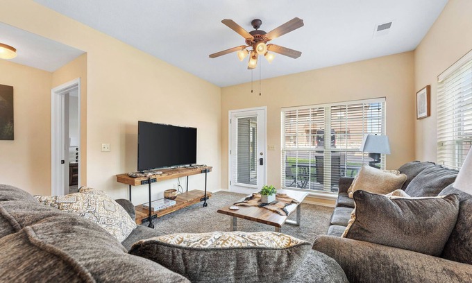 Branson Condo | Greenside Getaway - POOL , GOLF, SDC , SHOWS , SHOPPING ,FISHING