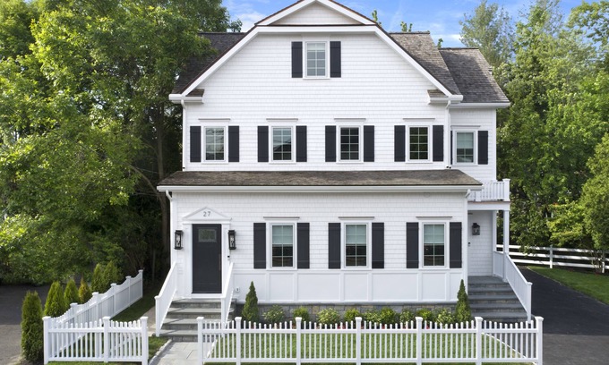 Greenwich House | Greenwich Proper Brand New Home - 5 minutes to town and train - Must See!