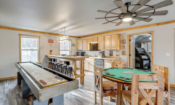 Drasco House | Greers Ferry Lake Access & Deck: Group Getaway!