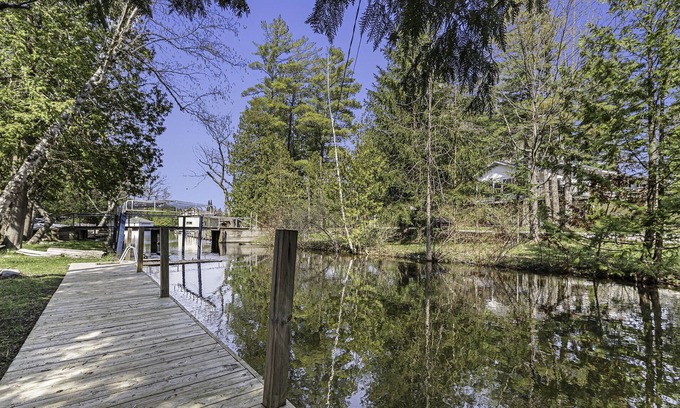 Indian River Cottage | Greet the morning sun with a view of the clear-flowing Indian River right outside the door