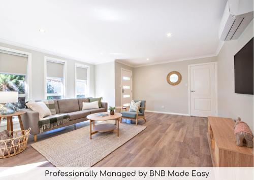 Dubbo Apartment | Grevillea Court - Close to Zoo, Firepit & BBQ