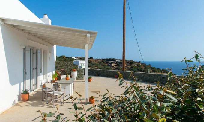 Platis Gialos House | Grey House