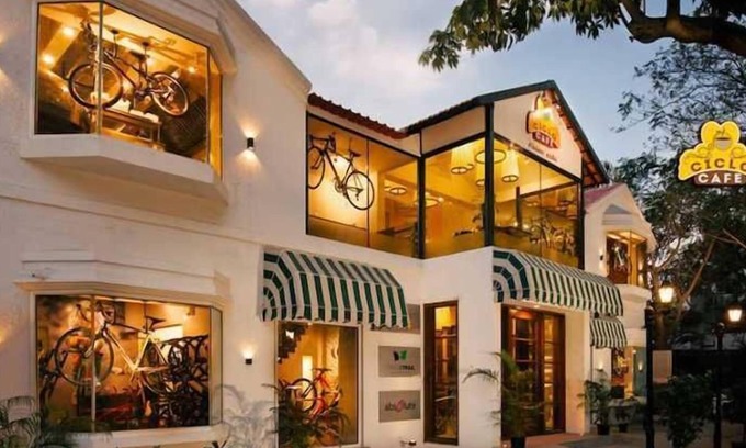 Mylapore Tiruvallikk Hotel | Grey Suit