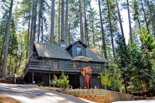 Arnold House | Grey Wolf Manor