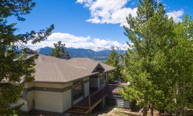 Windcliff Estates House | Griffin Vacation Home at Windcliff by RedAwning