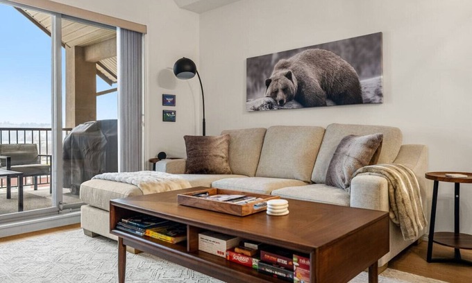 East Kootenay Apartment | Grizzly Shores | Hot Tub | Pool | Games | Lakeside
