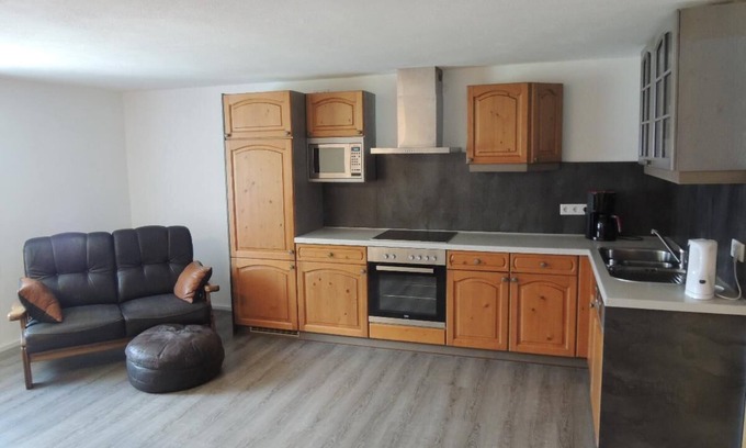 Zwolfhauser Apartment | Große Ferienwohnung (140qm) mit drei Schlaf- und einem Kaminzimmer