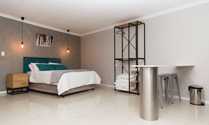 Paarl Apartment | Groenvlei Self Catering Accommodation located in the beautiful town of Paarl, SA