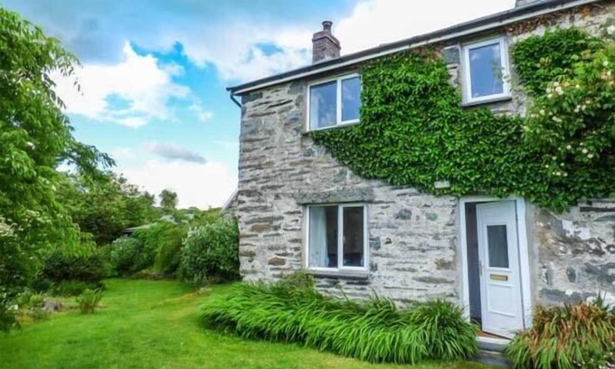 Talsarnau Cottage | GROES NEWYDD BACH, pet friendly, with open fire in Llandecwyn