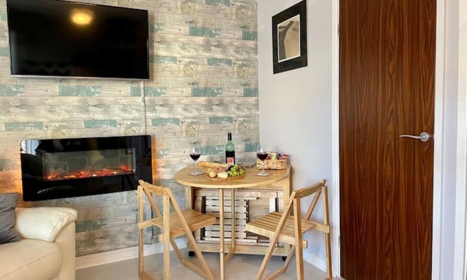 Burnham-on-Sea Apartment | Ground floor, 2 Bedroom Apartment with parking