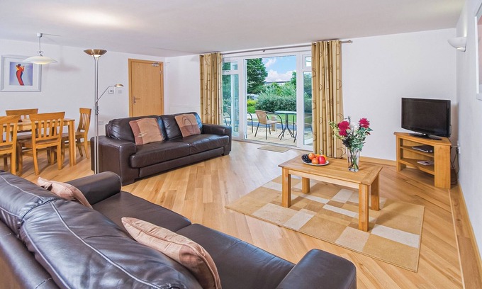 Dawlish Warren Apartment | Ground floor apartment with one double, one twin and one with bunks.