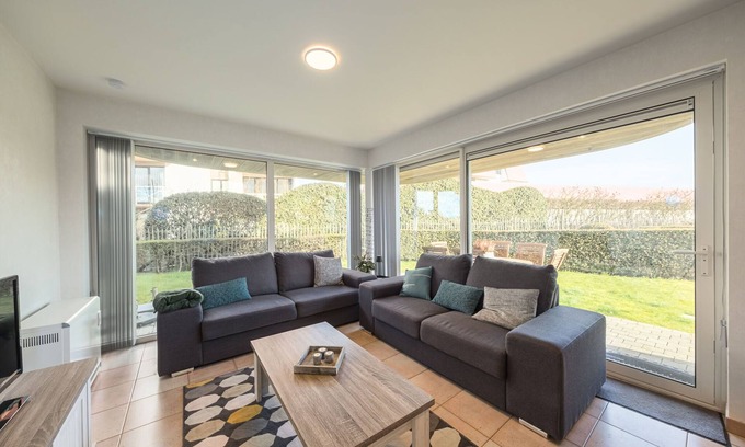 Middelkerke Apartment | Ground floor apartment with large garden