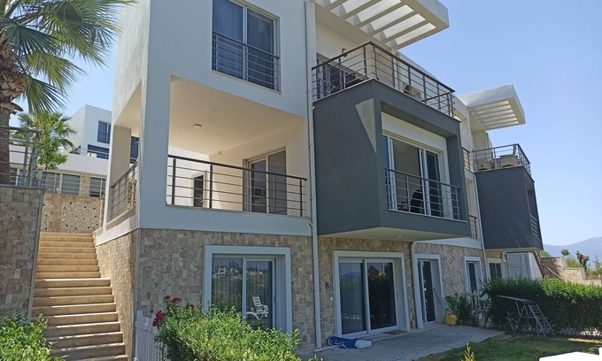 Kadıkalesi Mh. Apartment | Ground Floor Apt with Private Garden – Peaceful Stay at Lavender Residence