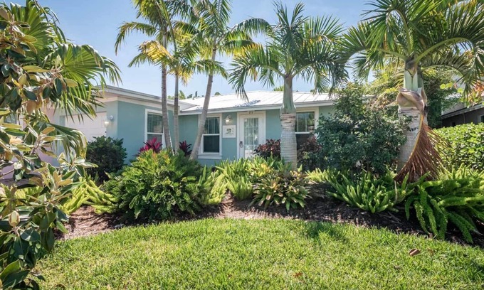 Holmes Beach Cottage | Ground Floor Cottage with 2 Master Suites and Private Heated Pool - Close to Beach!