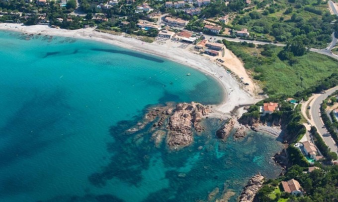Pietrosella Apartment | Ground-floor villa, 70 m2, 1 min from the beach, sea view, close to shops