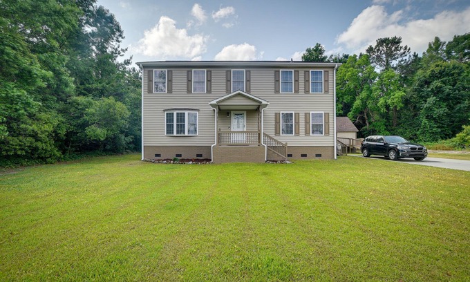 Socastee House | Group-Friendly Myrtle Beach House w/Deck