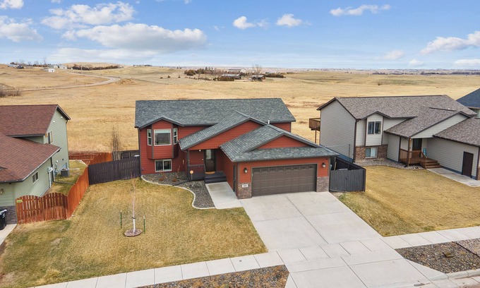 Rapid City House | Group-Friendly Retreat - King Beds, Kitchen, Fenced Yard & Prairie Views