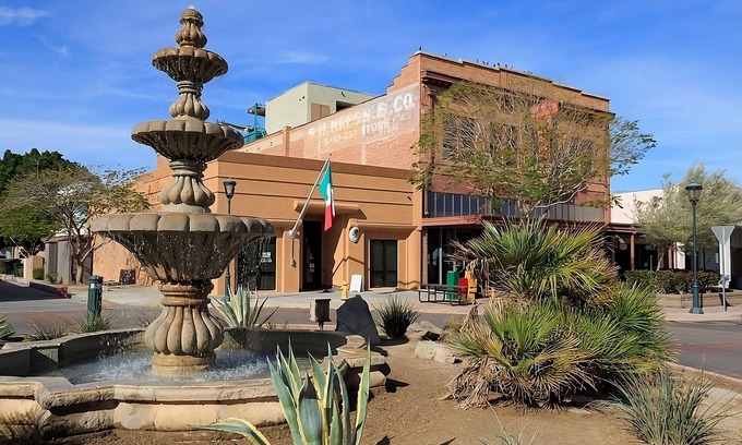 Yuma Hotel | Group Travel! 2 Spacious Units, Pool, Fitness Center and Hot Tub
