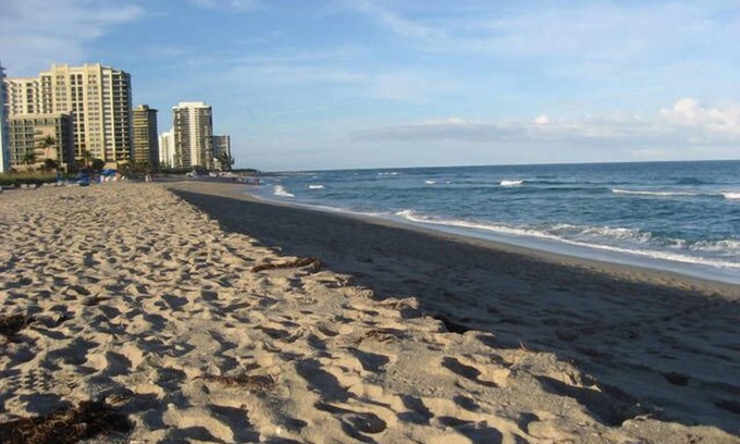 Singer Island House | Groups, Families & Pet Owners Dream! 3min walk to beach & 7min to National Park!
