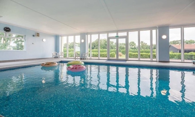 Woodbridge Apartment | Grove Farm Annexe WITH SWIMMING POOL, DALLINGHOO
