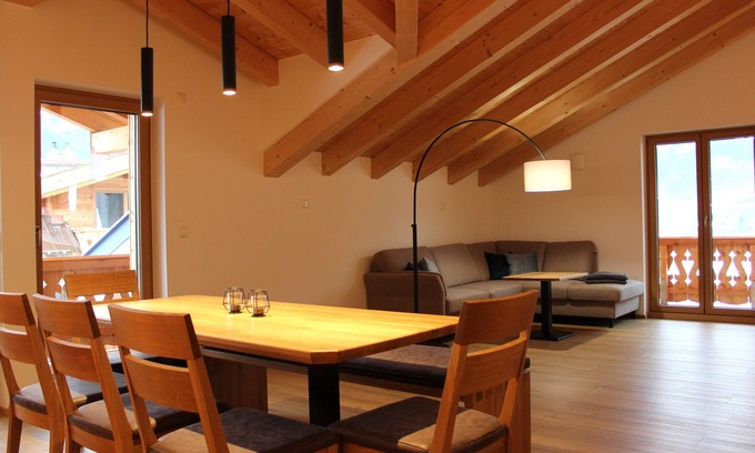 Schoenau am Koenigssee Apartment | Grünstein vacation apartment, 105 m², 3 separate bedrooms, barrier-free bathroom with shower and bathtub, living/dining room, balcony