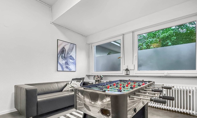 Untersendling Apartment | Gruppenloft München – PS5, Karaoke, + frei Parkplatz