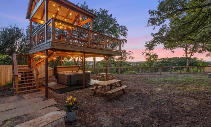 Kerrville House | Guadalupe Bluff Bunk House - Located overlooking the Guadalupe River