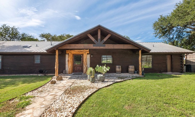 Kerrville House | Guadalupe Bluff Log Cabin - Hot tub - Guadalupe River View
