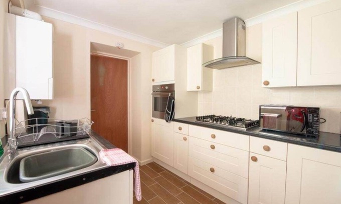 Baglan Apartment | Guest Homes | Hanover Apartment