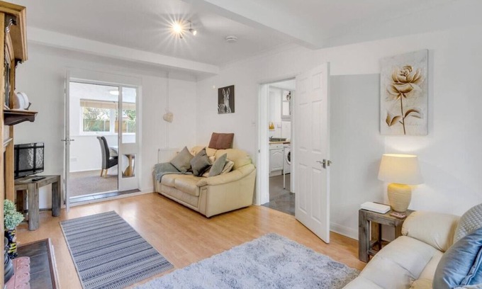 Norwich House | Guest Homes | The Lodge